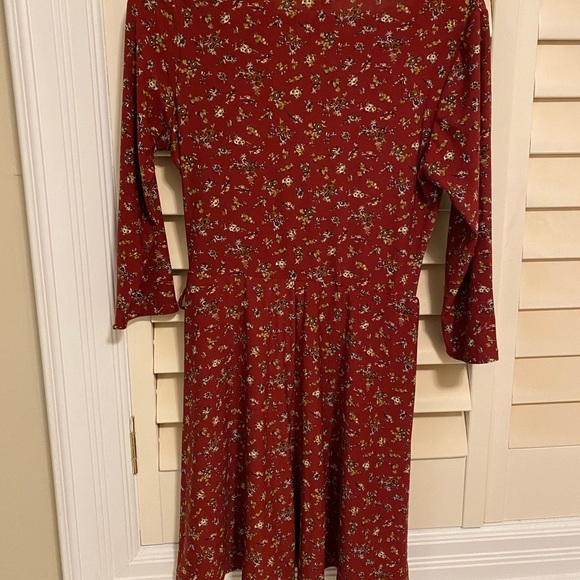 Classy red dress! - Picture 2 of 2